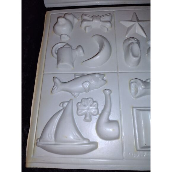 Vintage Lot Wilton White Plastic Sugar Candy Molds Decorations Holiday Uncut - Picture 5 of 9